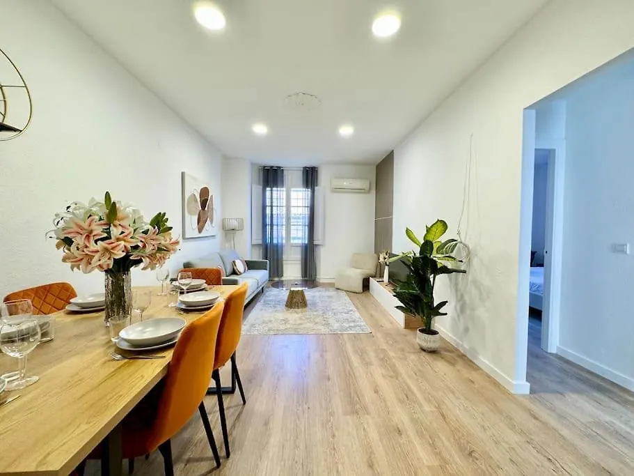 Spacious 3Bd Central Malaga With 2Bh & Ac 0*,  Španělsko