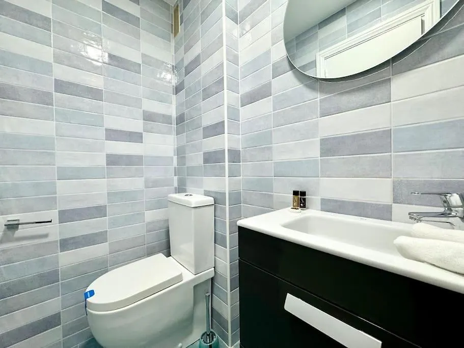 Spacious 3Bd Central Malaga With 2Bh & Ac 0*,  Španělsko